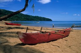 Bay;-Beach;-Boat;-Canoe;-Coconut-palm;-Comoros-Archipelago;-France;-Indian-Ocean;-Kaleidos;-Kaleidos-images;-La-parole-à-limage;-Laurent-Abad;-Mayotte;-Outrigger-canoe;-Stories-Pictures
